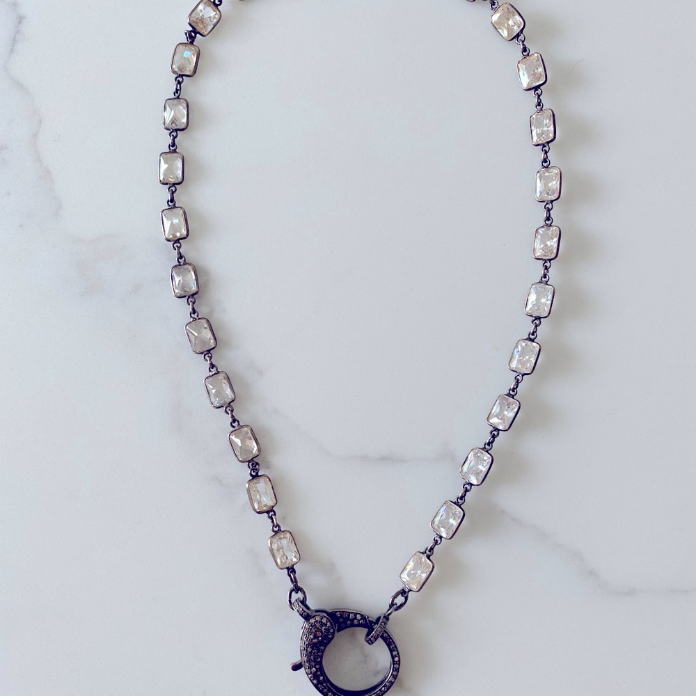 Holiday necklace with gunmetal clasp